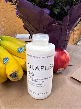 OLAPLEX No.5 Bond Maintenance Conditioner - White Bottle with Black Text